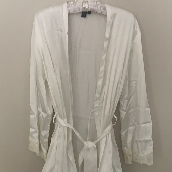 Lace Bridal Robe - Picture 5 of 6